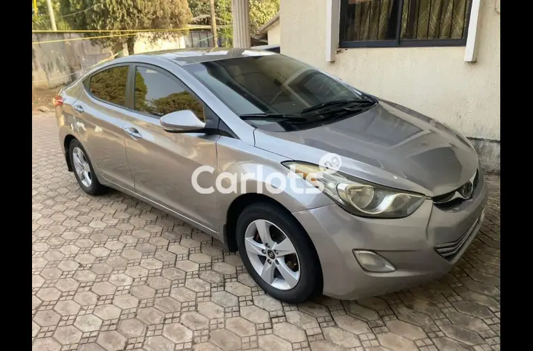 DISTRESS SALE 2013 HYUNDAI ELANTRA - 1/5