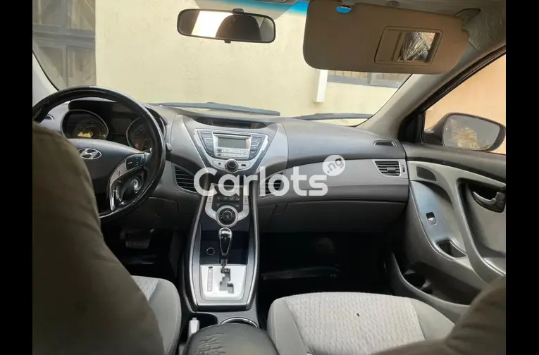 DISTRESS SALE 2013 HYUNDAI ELANTRA for sale in Kaduna, Kaduna - photo 2 of 5