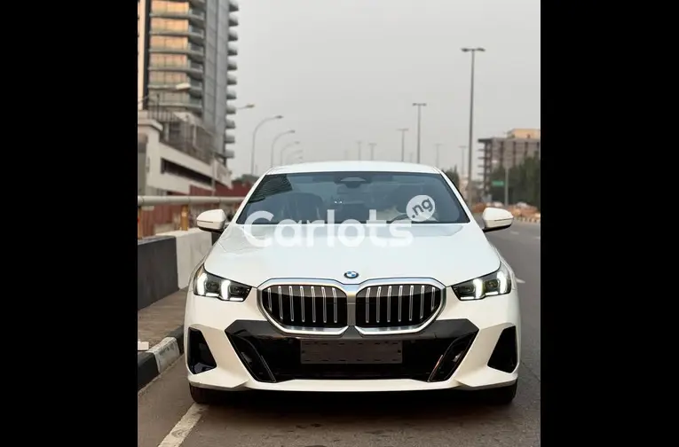 2024 BMW 550i SERIES