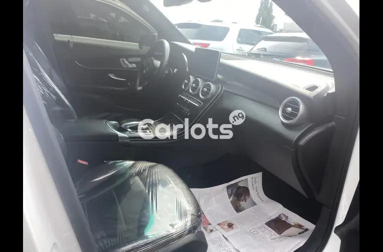 Foreign Used 2019 Mercedes Benz GLC300 - 3/5