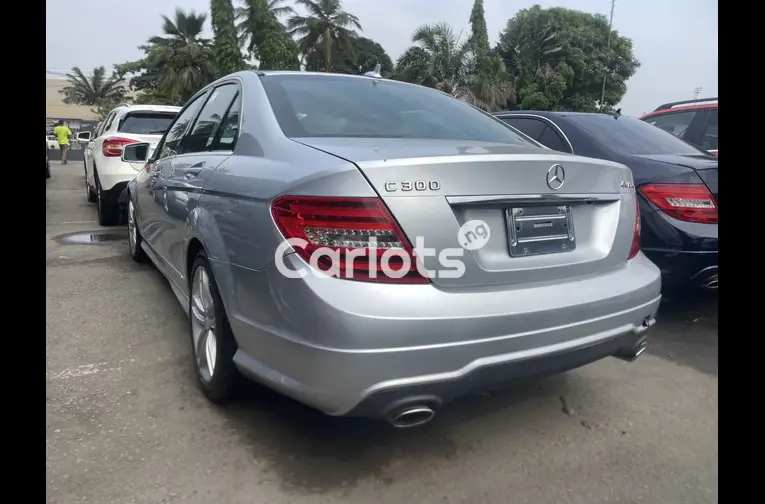 Foreign Used 2012 Mercedes Benz C300 - 4/5