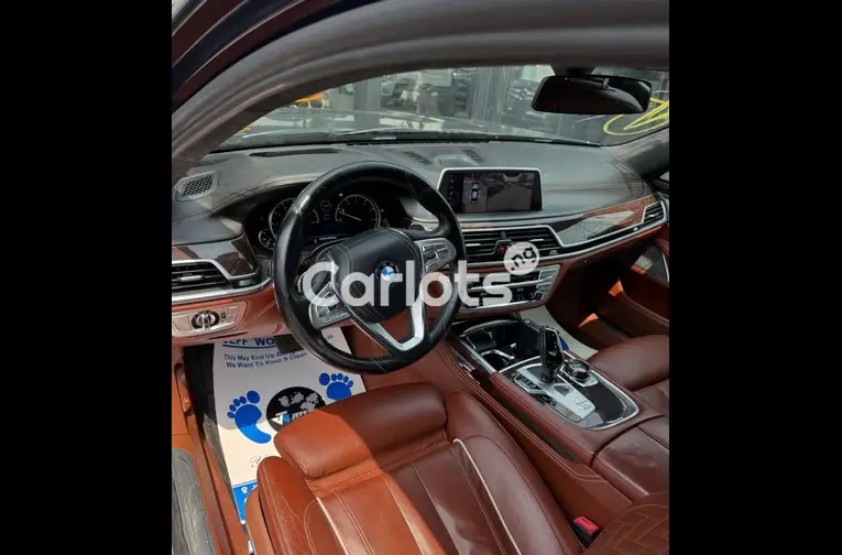 Tokunbo 2017 BMW 750i XDrive - 3/5