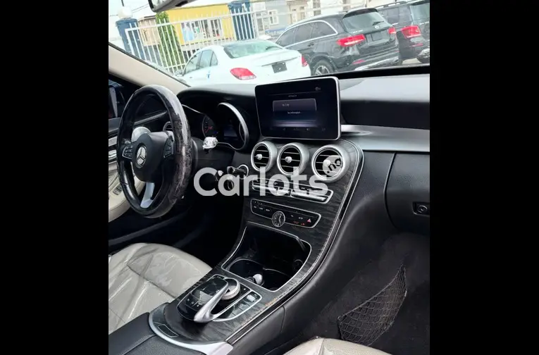 Tokunbo 2016 Mercedes Benz C300 - 3/5