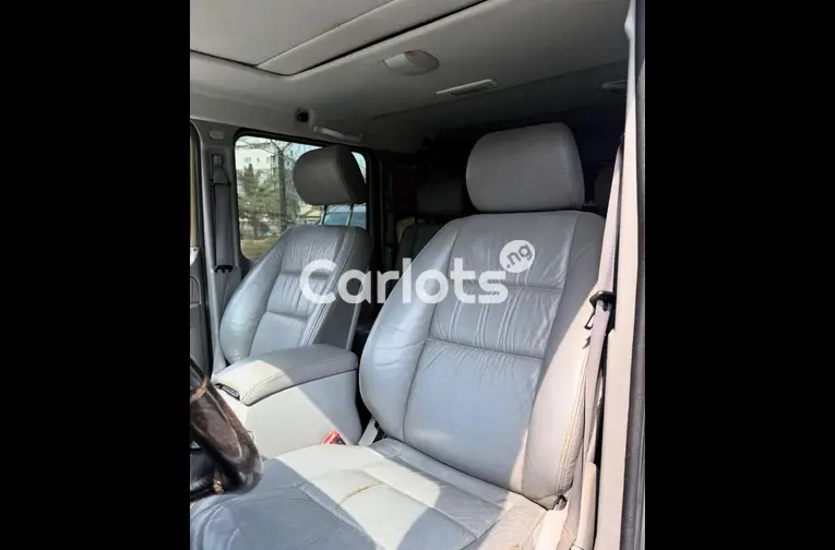 Pre-Owned 2010 Mercedes Benz G500 - 2/5