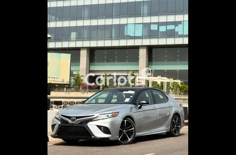 FOREIGN USED 2018 TOYOTA CAMRY XSE - 1/5