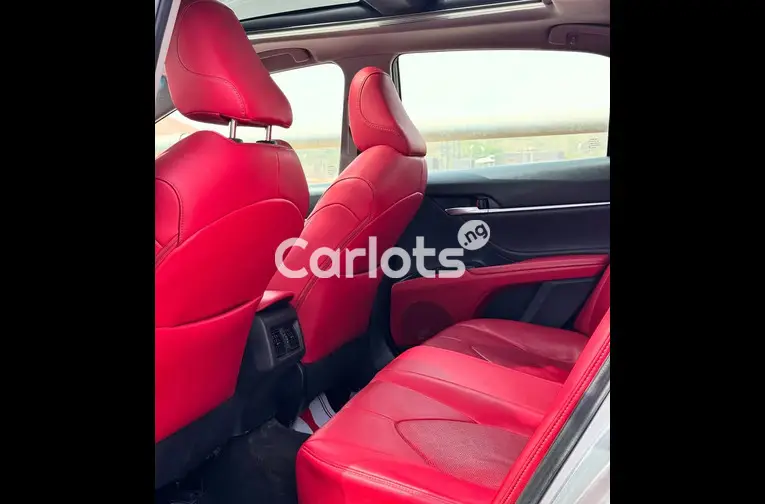 FOREIGN USED 2018 TOYOTA CAMRY XSE for sale in Abuja, FCT - thumbnail 5