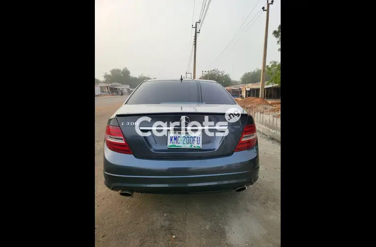 Used 2010 Mercedes Benz C300 for sale in Kaduna - thumbnail 5