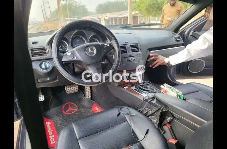 Used 2010 Mercedes Benz C300 for sale in Kaduna - photo 3 of 5