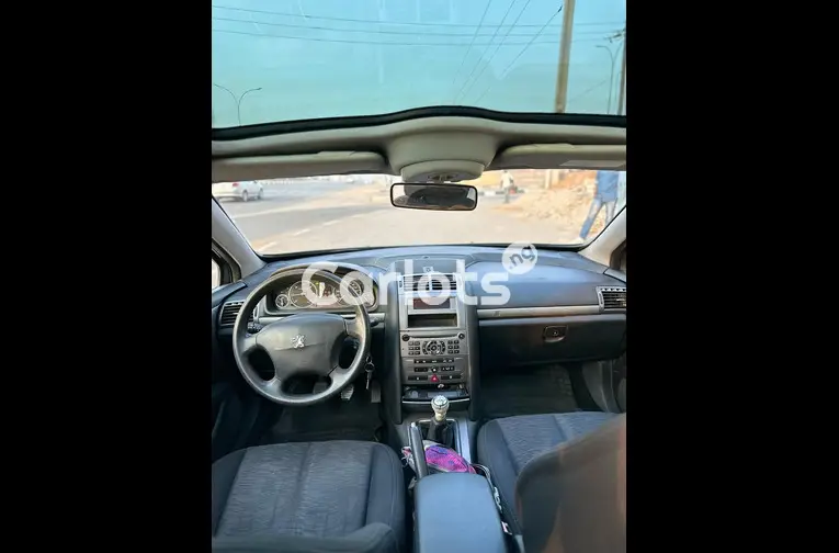 Nigerian Used Peugeot 307 2004 for sale in Abuja - thumbnail 2