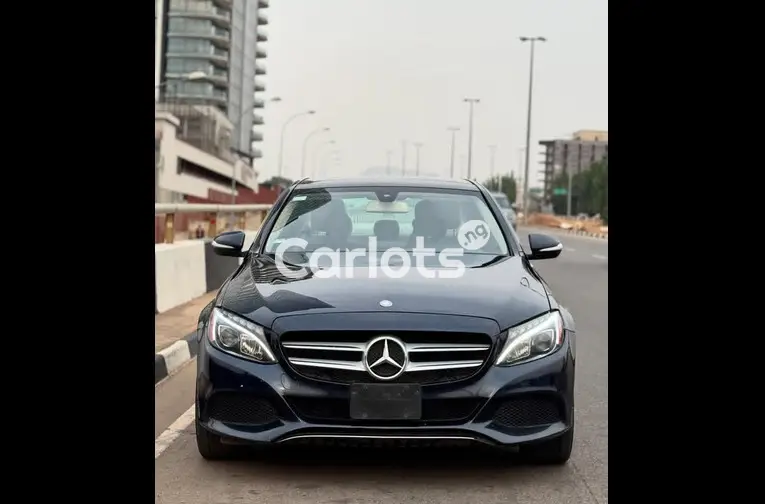 MERCEDES BENZ C300 2016 - 2/5