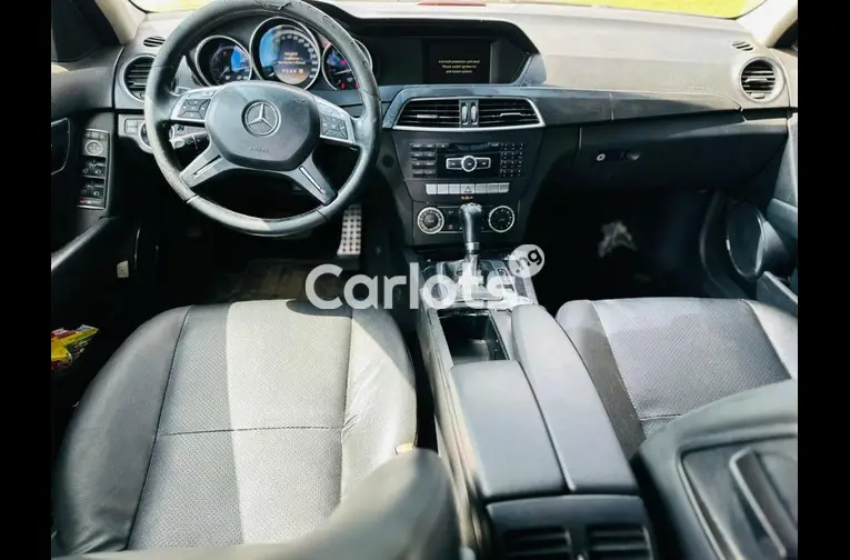 Nigerian Used 2012 MERCEDES BENZ C300 for sale in Abuja, FCT - thumbnail 2
