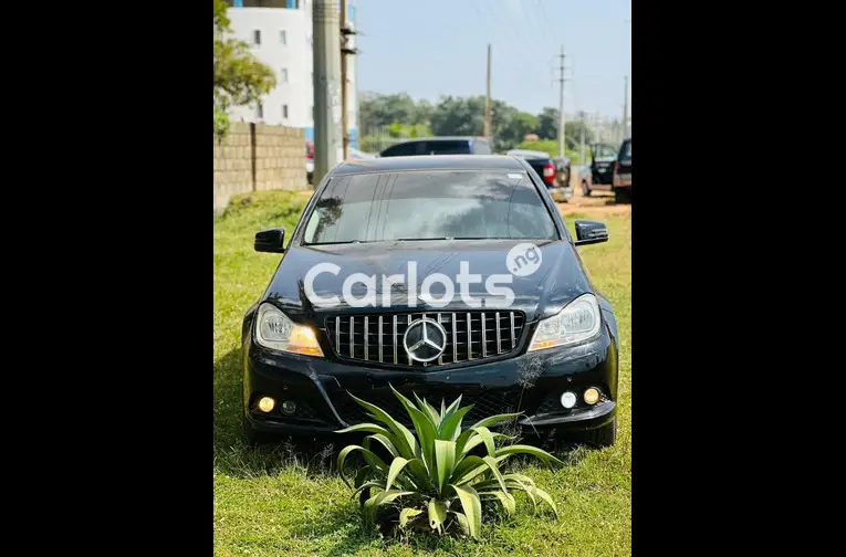 Nigerian Used 2012 MERCEDES BENZ C300 for sale in Abuja, FCT - photo 3 of 5