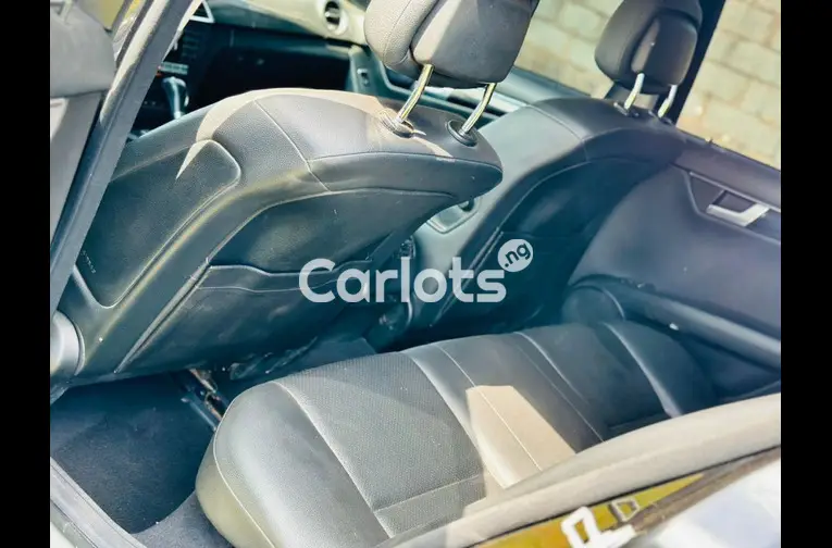 Nigerian Used 2012 MERCEDES BENZ C300 for sale in Abuja, FCT - photo 4 of 5