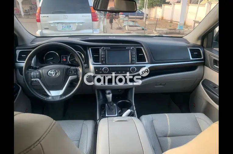 Used Toyota Highlander 2018 - 2/5