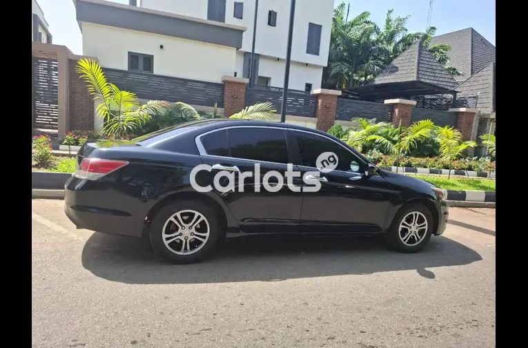 Clean used 2009 Honda Accord - 3/5