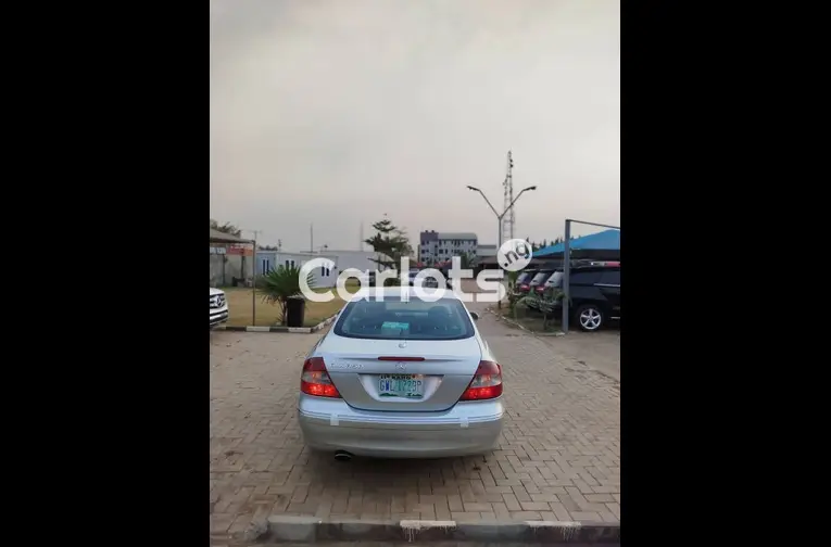 Used Mercedes Benz CLK350 2006 for sale in Abuja, FCT - thumbnail 5