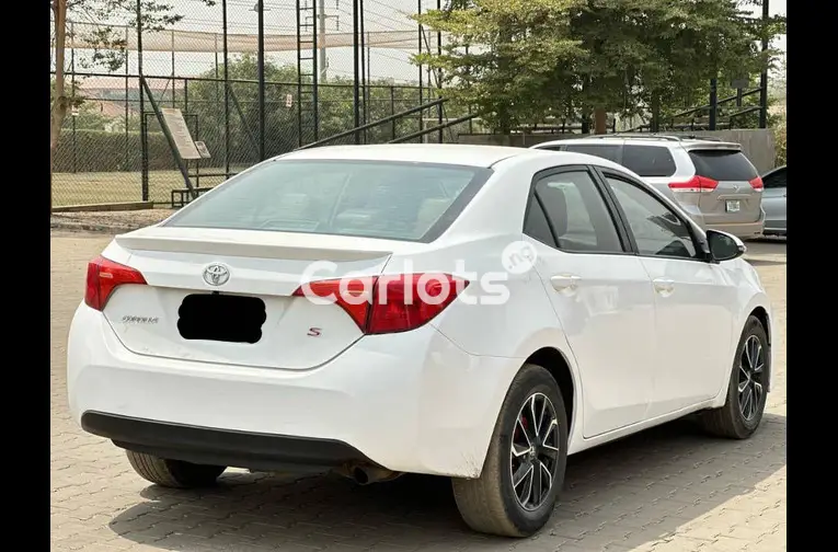 2018 UPGRADED TOYOTA COROLLA S - 4/5