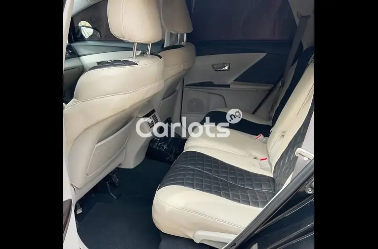 Nigerian Used UNIQUE 2010 TOYOTA VENZA for sale in Kaduna - photo 4 of 5