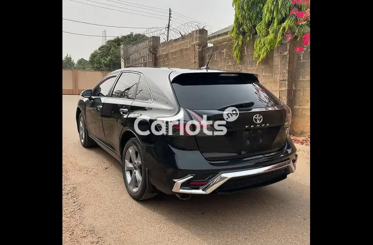 Nigerian Used UNIQUE 2010 TOYOTA VENZA for sale in Kaduna - thumbnail 5