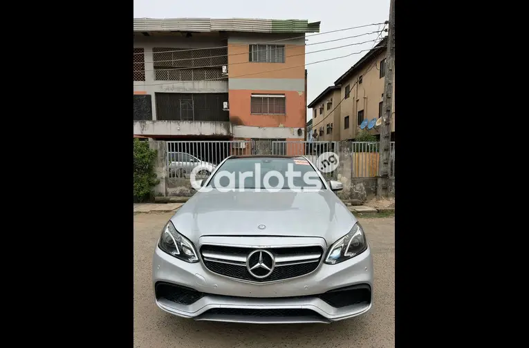 2010 Mercedes-Benz E350 4MATIC (full option)