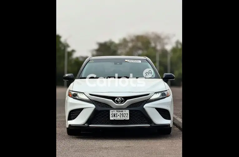 2019 TOYOTA CAMRY XSE FULL OPTION - 2/5