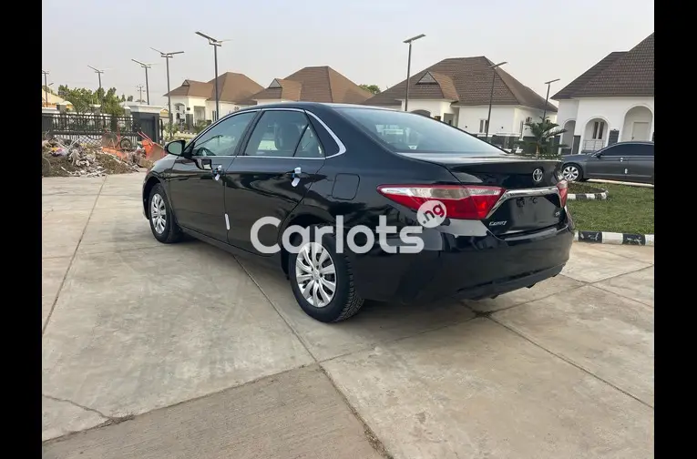 FOREIGN USED 2016 TOYOTA CAMRY SE - 4/5