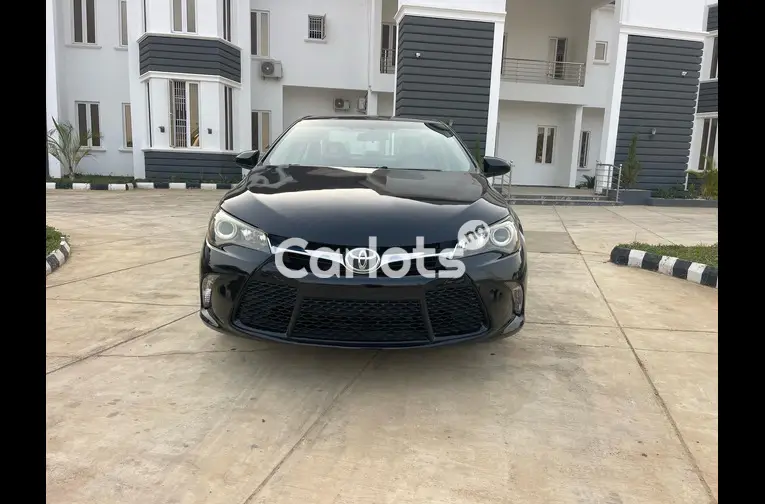 FOREIGN USED 2016 TOYOTA CAMRY SE for sale in Kaduna