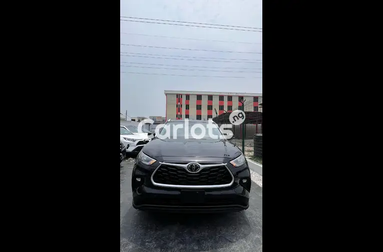 Toyota Highlander XLE AWD 2022 Model - 1/5