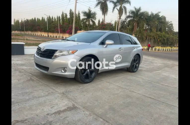 SUPER CLEAN 2010 TOYOTA VENZA