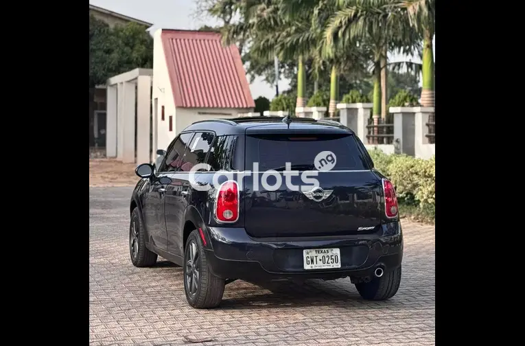 Foreign Used 2011 MINI COOPER SPORT for sale in Kaduna - thumbnail 5