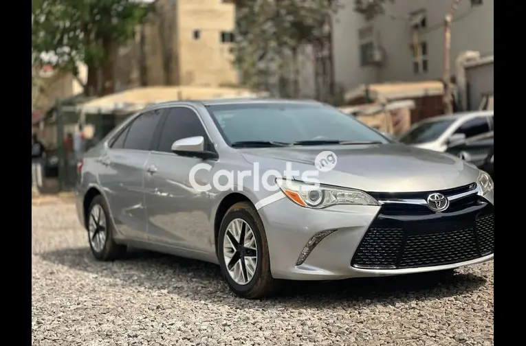 FOREIGN USED 2015 TOYOTA CAMRY LE - 2/5