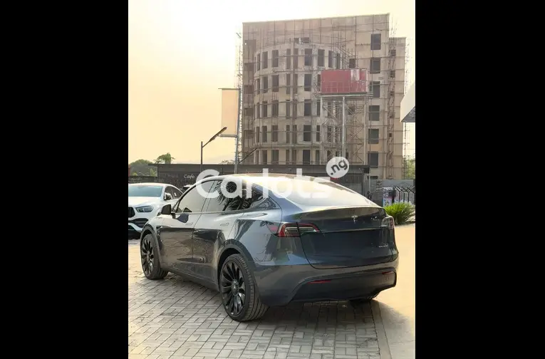 2024 TESLA MODEL Y - 4/5