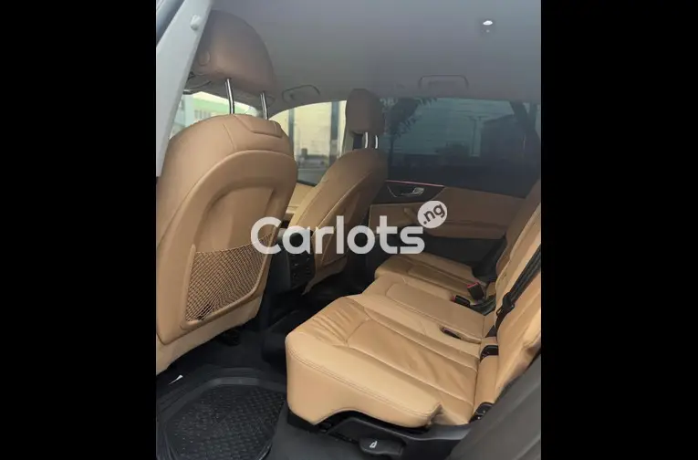 Tokunbo 2020 Audi Q8 - 3/5