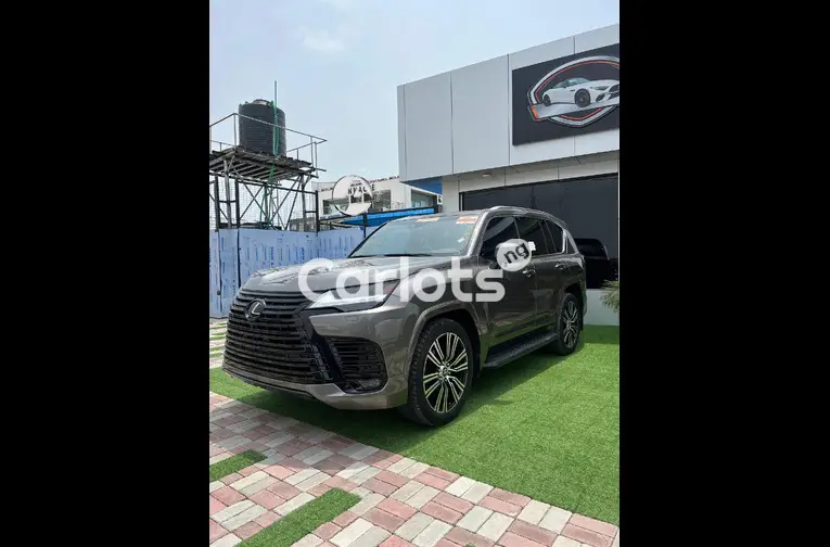 2022/23 Lexus LX 600 Premium Edition - 1/5