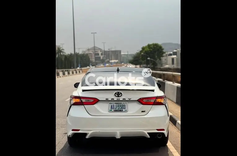 Extremely Clean 2019 Toyota Camry for sale in Kado, FCT - thumbnail 5