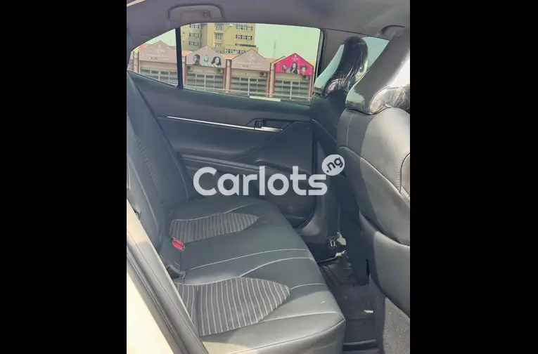Extremely Clean 2019 Toyota Camry for sale in Kado, FCT - thumbnail 2