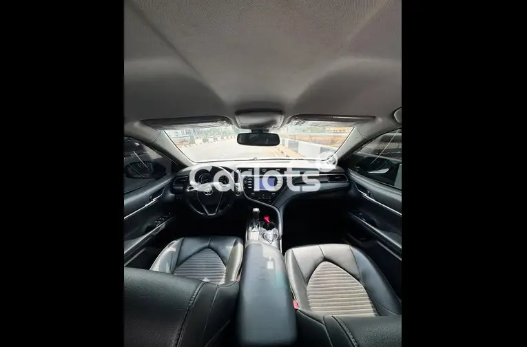 Extremely Clean 2019 Toyota Camry for sale in Kado, FCT - photo 3 of 5