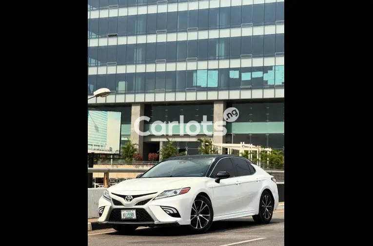 Extremely Clean 2019 Toyota Camry - 1/5