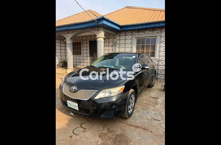 Used Toyota Camry 2010 - 2/5