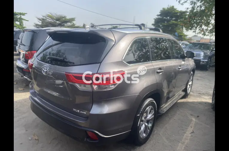 Foreign used 2016 Toyota Highlander - 4/5