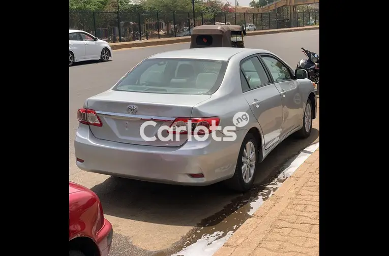 Nigerian Used 2013 TOYOTA COROLLA LE for sale in Kaduna - photo 4 of 5