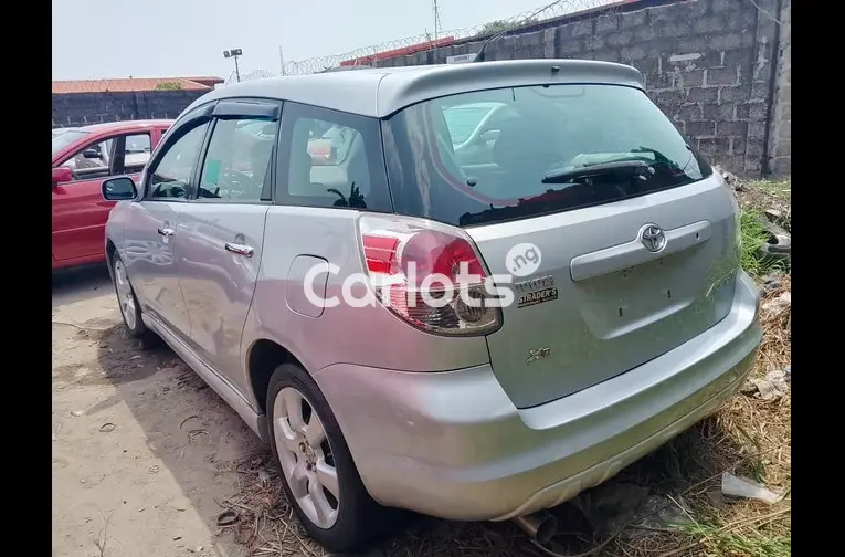 Foreign used 2006 Toyota matrix - 4/5