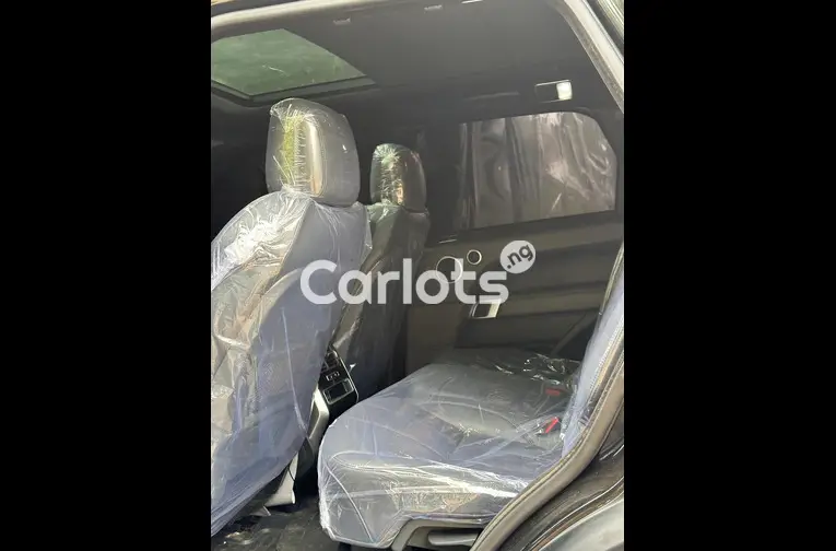 2022 UPGRADED RANGE ROVER SPORT SUPERCHARGED for sale in Kaduna, Kaduna - thumbnail 4