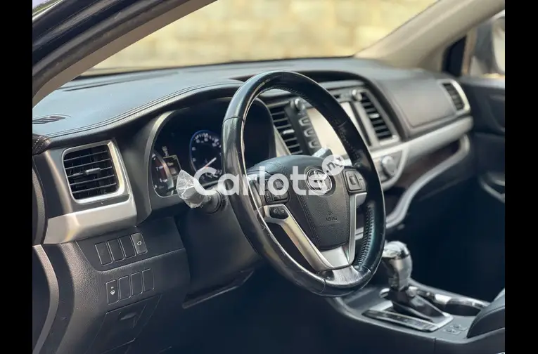 FOREIGN USED 2015/2016 TOYOTA HIGHLANDER XLE V6 for sale in Garki, FCT - photo 2 of 5