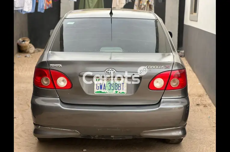 Nigerian Used Toyota Corolla 2005 Gray for sale in Garki, Abuja - thumbnail 5