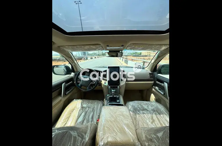Foreign Used 2019 Toyota Land Cruiser VX.R  V8 5.7 for sale in Kado, FCT - thumbnail 3