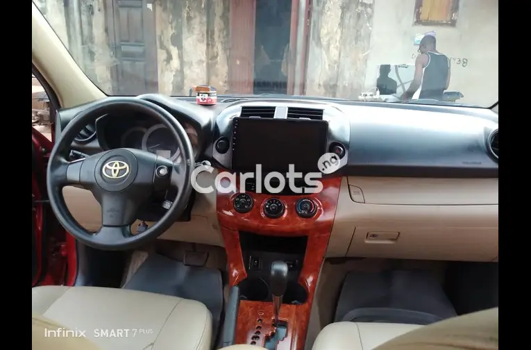 Nigerian Used Clean Registered 2011 Toyota RAV4 Full Option for sale in Alimosho, Lagos - photo 2 of 5