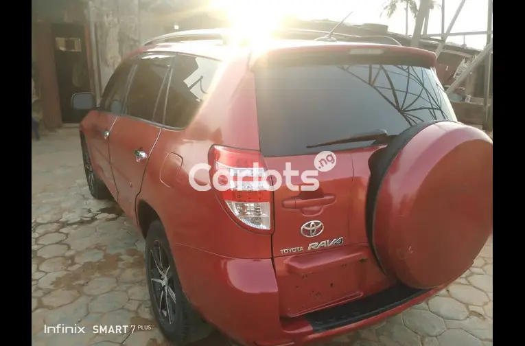 Nigerian Used Clean Registered 2011 Toyota RAV4 Full Option for sale in Alimosho, Lagos - photo 5 of 5