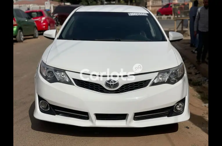 FOREIGN USED 2012 TOYOTA CAMRY SE for sale in Kaduna - photo 1 of 5