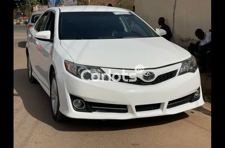FOREIGN USED 2012 TOYOTA CAMRY SE for sale in Kaduna - photo 2 of 5